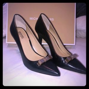 Michael Kors Vivienne Black Leather Pumps